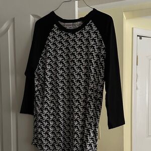 LuLaRoe Randy Black and White Houndstooth  Patterned Long Sleeve Top